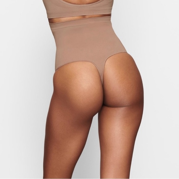 SKIMS Thong - Picture 2 of 6